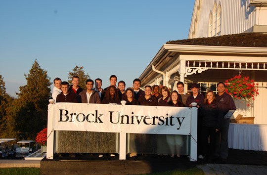 学校介绍:布鲁克大学位于安大略湖畔,是加拿大著名的公立综合性大学