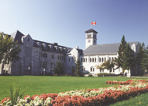 女王大学(queens university)位于加拿大安大略省京士顿市,是一所